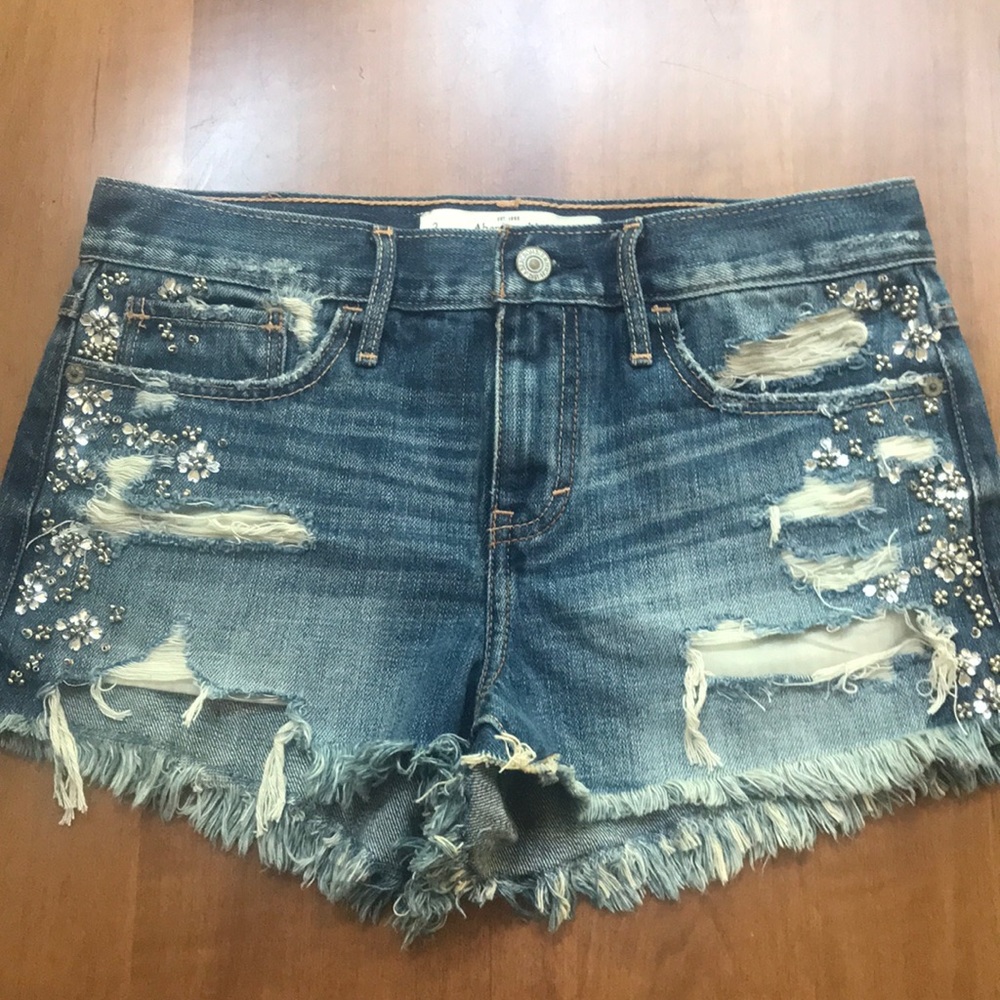 Abercrombie & Fitch distressed/embellished shorts